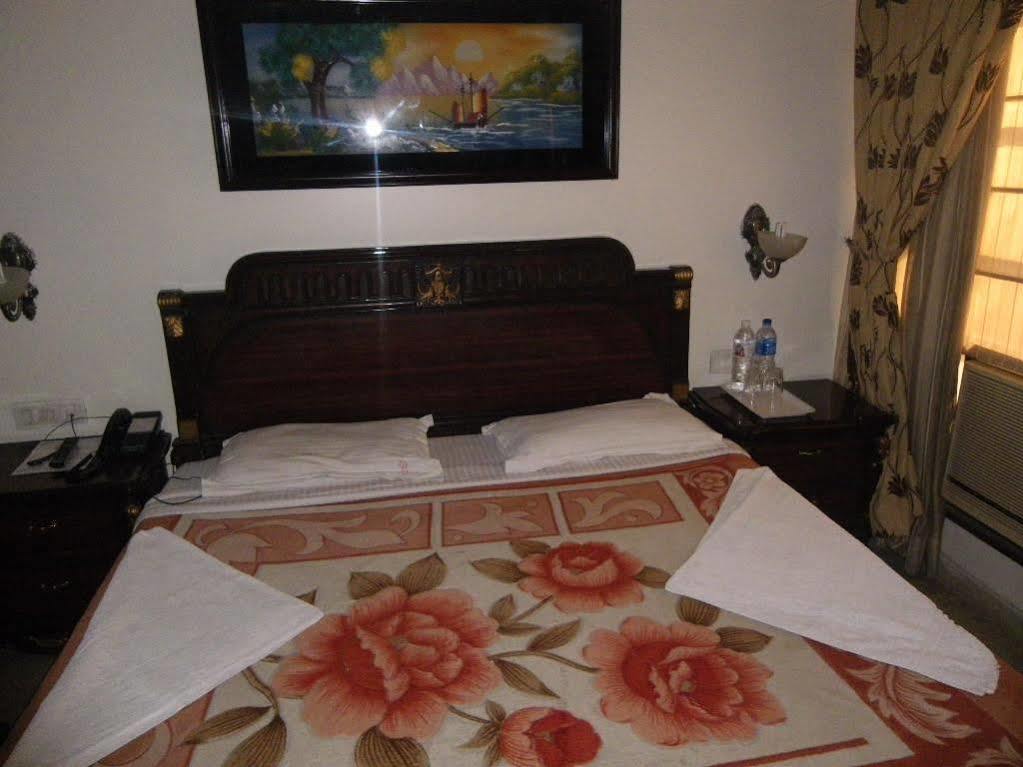 Hotel O Mid Town Delhi  Eksteriør bilde