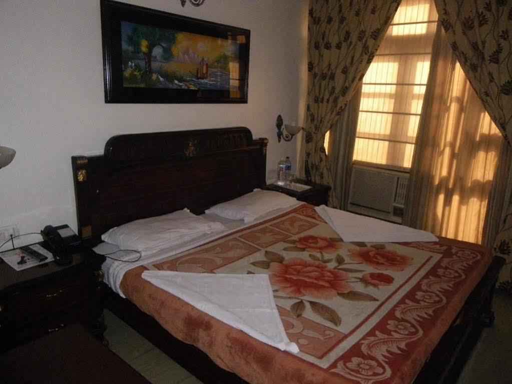 Hotel O Mid Town Delhi  Eksteriør bilde